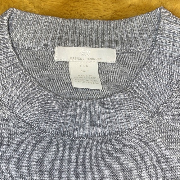 TWO FOR ONE H&M LONG SLEEVE SHIRTS/SWEATERS - Picture 5 of 7
